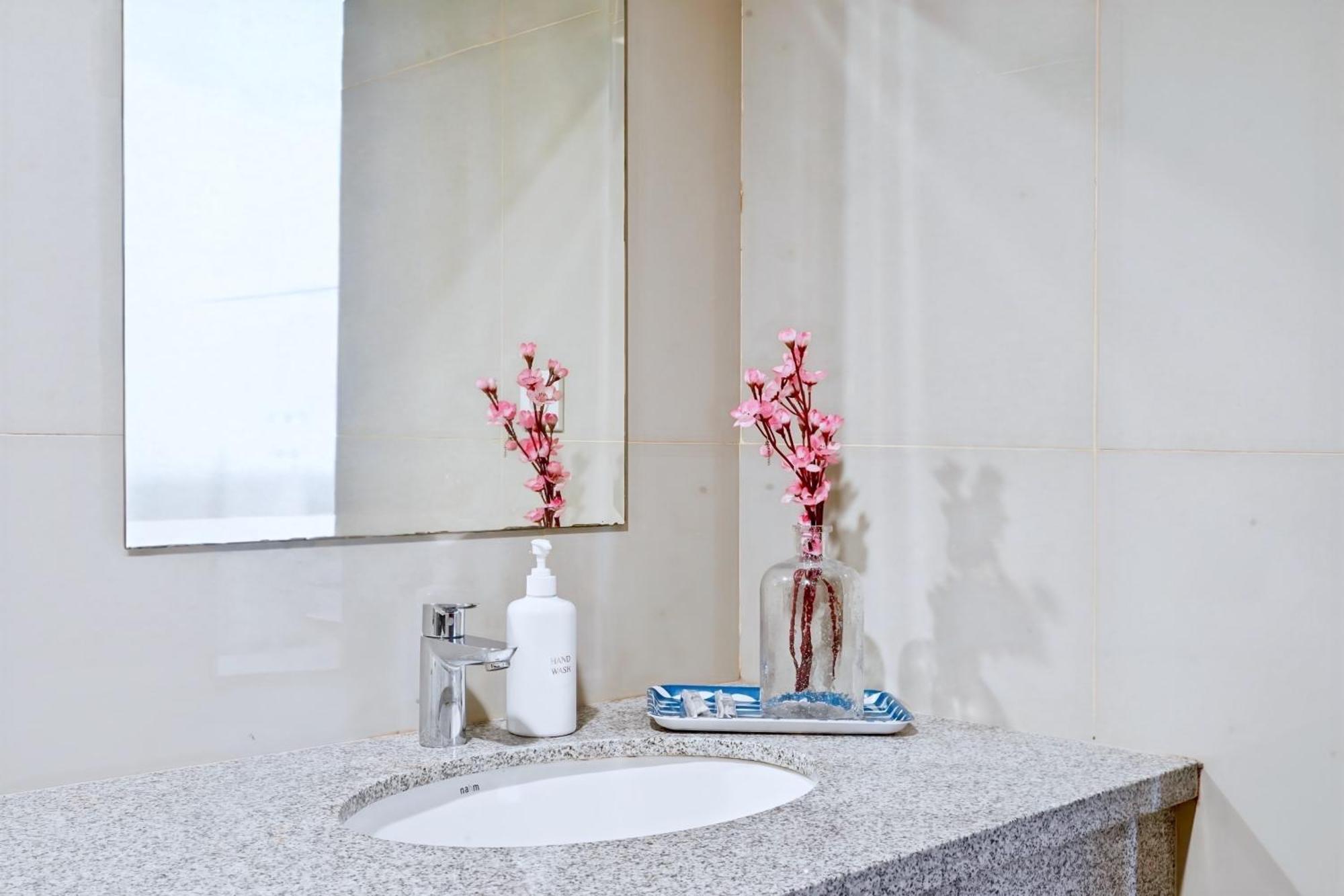 2Br Lucky Tower Residence Jakarta Old Town Top Floor Condo Esterno foto
